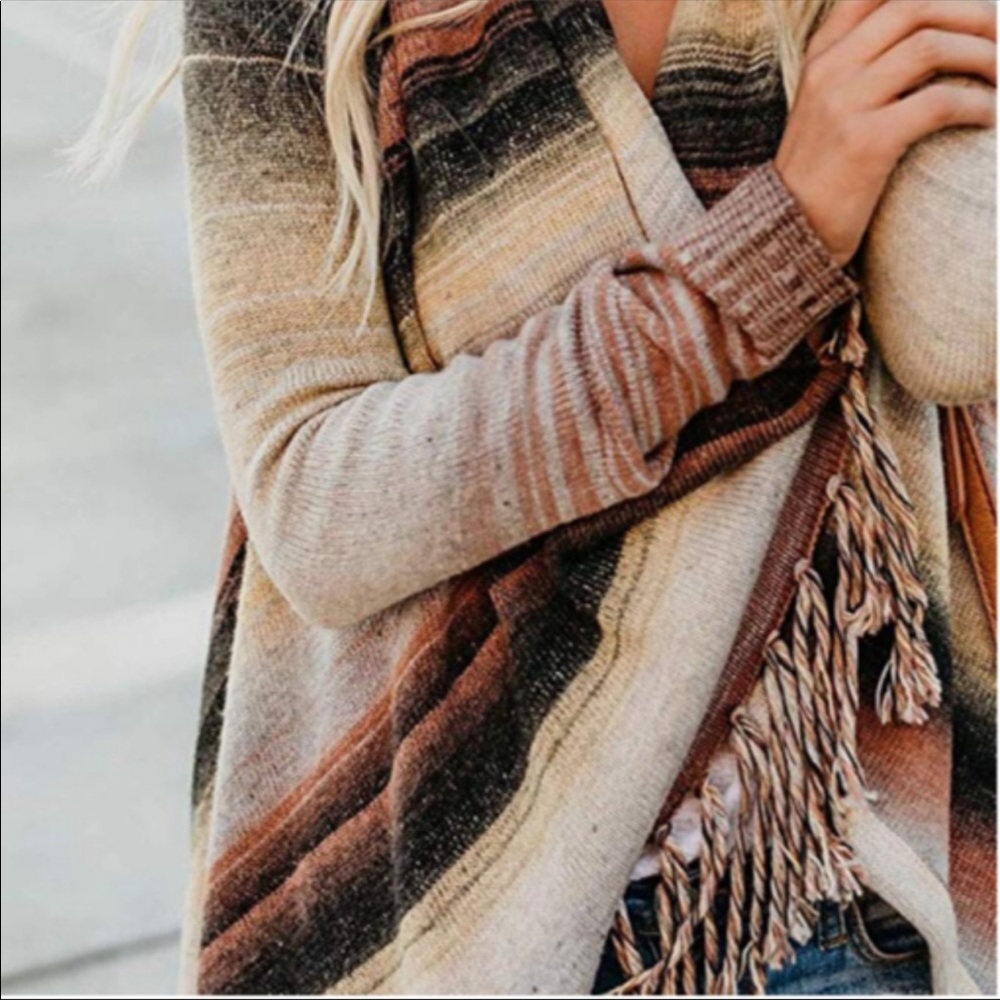 New! Boho Aztec knit sweater/shawl with fringes - Picture 4 of 7